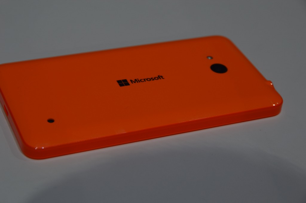 Trasera del Lumia 640 naranja