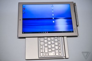 Fotografía de pantalla y teclado del concepto de tablet 2 en 1 de Toshiba